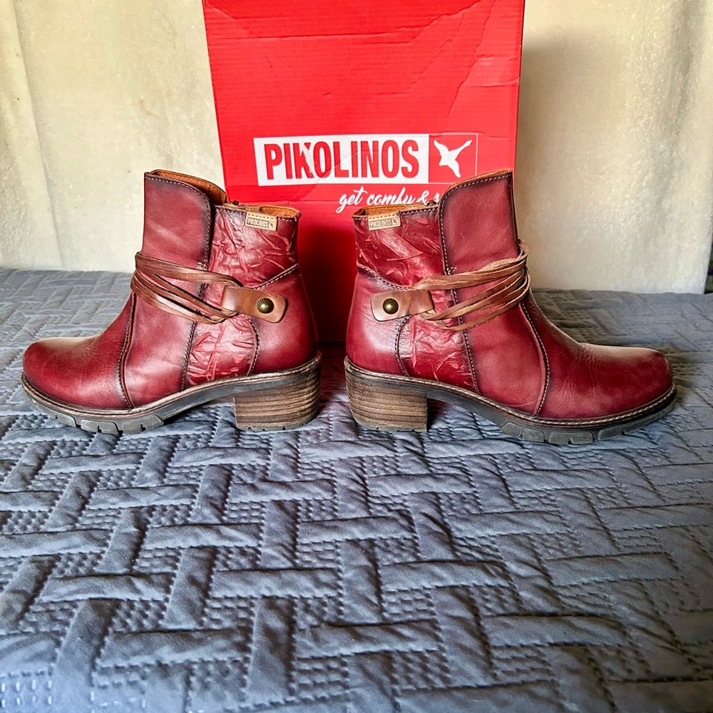 PIKOLINOS Women's Burgundy Ankle Boots